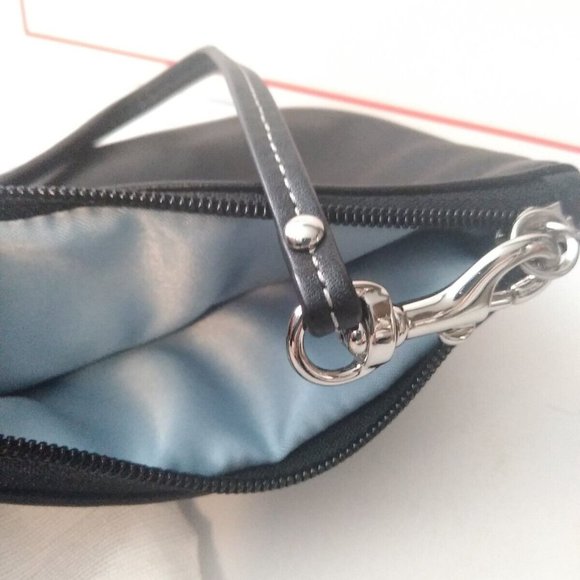 New With Gift Box & Dust Bag Coach Black Small Leather Wristlet F45651 - Picture 8 of 11